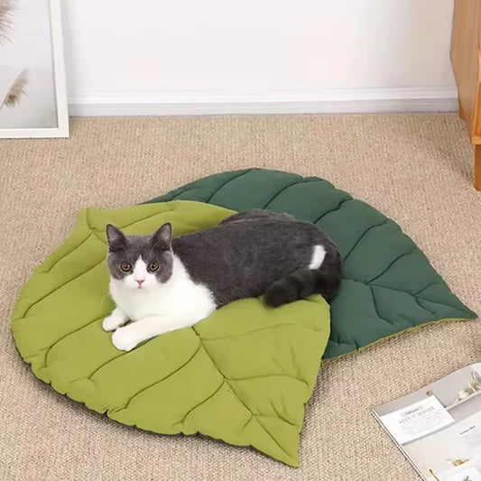 Leaf-Shaped Pet Bed Mat™ – Washable Cotton