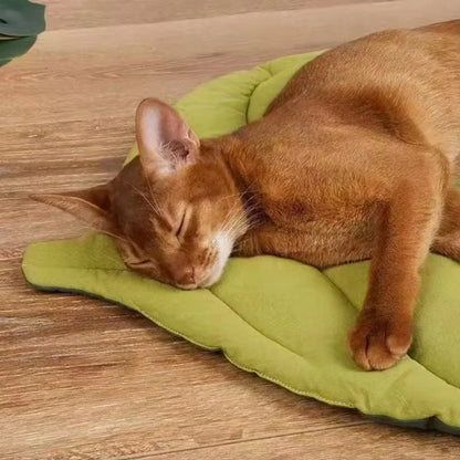 Leaf-Shaped Pet Bed Mat™ – Washable Cotton